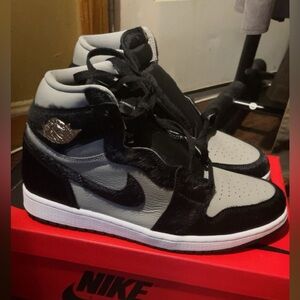 Women AIR (JORDAN 1 Retro) .